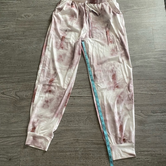 Romantic Hut Tie Dye Jogger Set New in Package - Picture 10 of 12